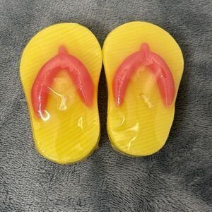 TAG Set of 2 Floating Candles 2002 Vintage Pink And Yellow Flip-flop Sandals